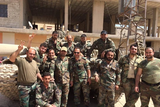 Nhóm binh sĩ quân đội Syria, lực lượng Vệ binh Cộng hòa trên chiến trường Đông Ghouta sau chiến thắng Al-Qaboun