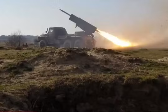 Pháo phản lực Nga Tornado-G tấn công trên chiến trường. Ảnh FAN