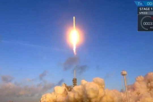 Tên lửa Falcon 9 được phóng đi từ sân bay vũ trụ ở Florida, Mỹ