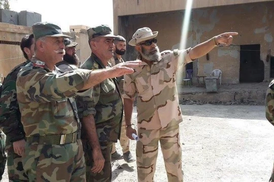 các sĩ quan cao cấp quân đội Syria trinh sát chiến trường Deir Ezzor