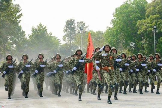 Hàng chục nghìn người tổng duyệt mít tinh mừng lễ 30/4