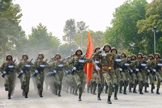 Hàng chục nghìn người tổng duyệt mít tinh mừng lễ 30/4