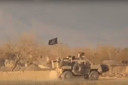 Đoàn xe quân đội Mỹ trúng mìn Afghanistan. Ảnh minh họa video