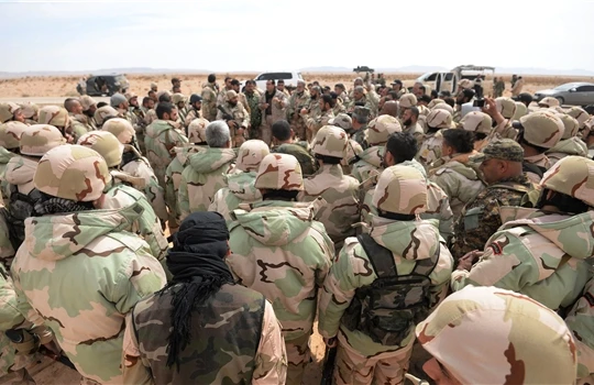 Binh sĩ lực lượng Diều hâu Sa mạc tập trung chuẩn bị chiến đấu