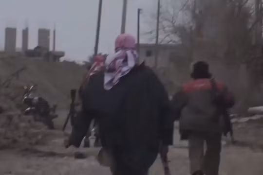 Các tay súng IS tấn công trên chiến trường Suweida. Ảnh minh họa: Masdar News.