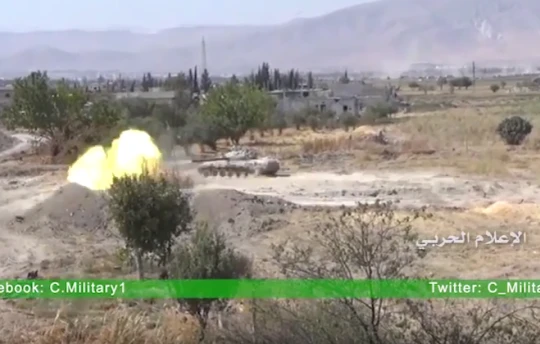 Xe thiết giáp quân đội Syria Syria tấn công tại thị trấn Hawsh Al-Fara