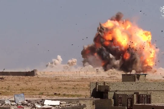Cận cảnh một vụ đánh bom tự sát VBIED trên chiến trường Mosul
