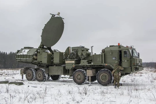 Đài tác chiến điện tử Krasukha -2O chống máy bay cảnh báo sớm AWACS. Ảnh TopWar