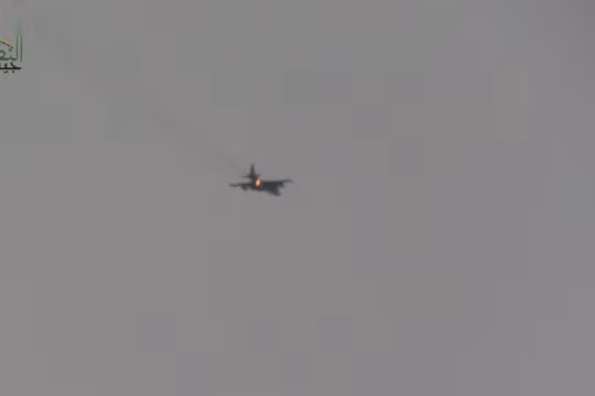 Chiếc cường kích chiến trường Su-25 Nga bị bắn rơi trên bầu trời Idlib - ảnh minh họa video nhóm Hồi giáo cực đoan Syria