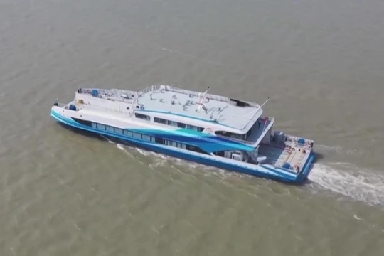 Phà chở khách chạy siêu tụ điện của Trung Quốc ở Thượng Hải. Ảnh CGTN.