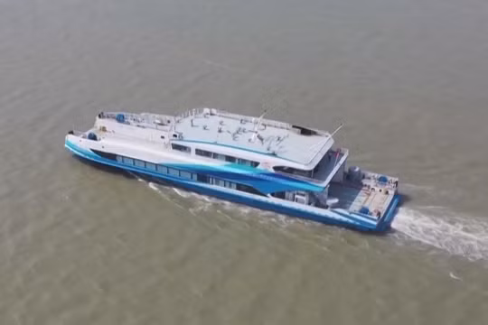 Phà chở khách chạy siêu tụ điện của Trung Quốc ở Thượng Hải. Ảnh CGTN.