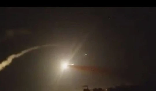 Tên lửa phòng không Syria bắn hạ một tên lửa hành trình của Israel. Ảnh minh họa Masdar News