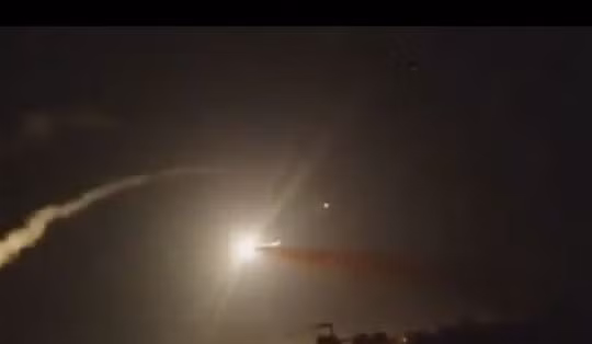 Tên lửa phòng không Syria bắn hạ một tên lửa hành trình của Israel. Ảnh minh họa Masdar News