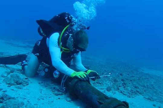 Chi phí khắc phục sự cố hỏng cáp quang dưới đáy biển là rất lớn.