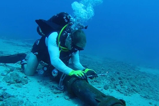 Chi phí khắc phục sự cố hỏng cáp quang dưới đáy biển là rất lớn.