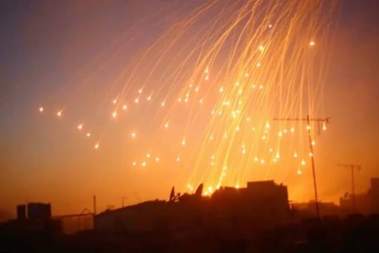 Không quân Mỹ sử dụng bom phốt pho trắng, vũ khí bị Công ước quốc tế cấm trên chiến trường Deir Ezzor. Ảnh minh họa South Front