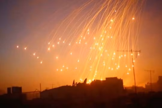 Không quân Mỹ sử dụng bom phốt pho trắng, vũ khí bị Công ước quốc tế cấm trên chiến trường Deir Ezzor. Ảnh minh họa South Front