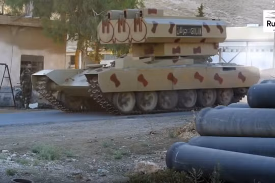 Pháo phản lực Golan-300 quân đội Syria. anh minh họa video