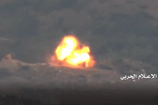 Lực lượng Houthi phá hủy xe cơ giới của Liên minh quân sự vùng Vịnh do Ả rập Xê-út dẫn đầu.