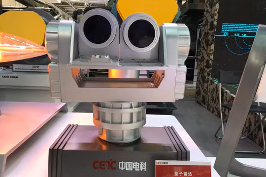 Nguyên mẫu radar lượng tử do các kỹ sư công nghệ Trung Quốc phát triển trong nước.