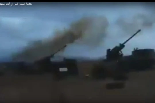 Pháo binh quân đội Syria bắn phá chiến tuyến phiến quân ở Đông Ghouta - ảnh minh họa video