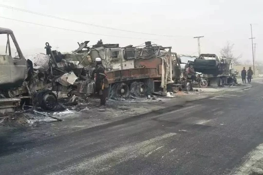 Đoàn 70 chiếc xe quân vụ của chính quyền Kabul bị Taliban hủy diệt ở Afghanistan. Ảnh minh họa: South Front.