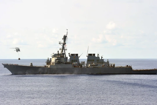 USS Decatur (DDG-73) Khu trục hạm Mỹ lớp Arleigh Burke, trang bị tên lửa có điều khiển và hệ thống Aegis. Ảnh: Defense News.