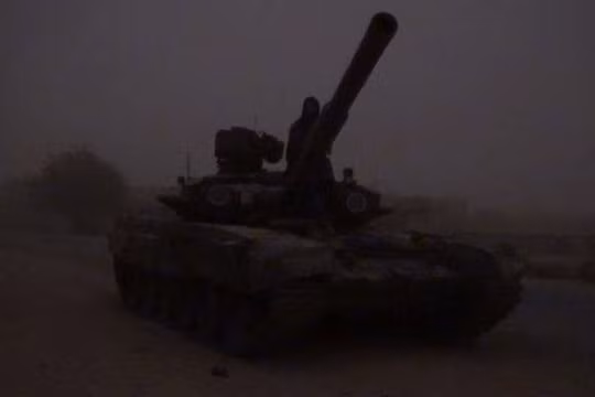 Xe tăng IS tấn công trên chiến trường sa mạc Al-Sham, Deir Ezzor