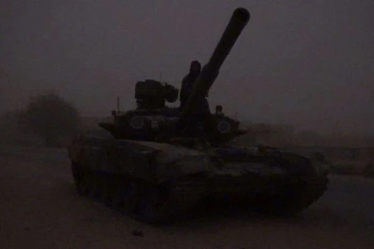 Xe tăng IS tấn công trên chiến trường sa mạc Al-Sham, Deir Ezzor
