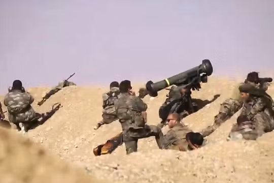 Nhóm binh sĩ đặc nhiệm Anh, Pháp trên chiến tuyến người Kurd với tổ hợp Javelin FGM-148