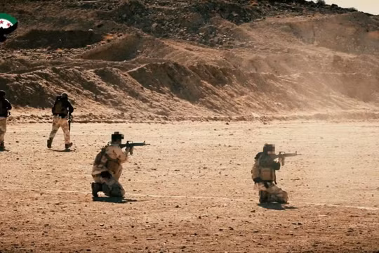 Lực lượng đặc nhiệm cố vấn Mỹ huấn luyện các tay súng thánh chiến trên vùng sa mạc phía nam Syria
