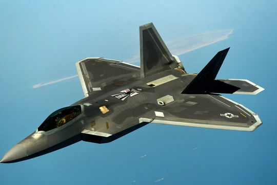 Tiêm kích tàng hình thế hệ 5 F-22 Raptor Mỹ - ảnh Business Insider 