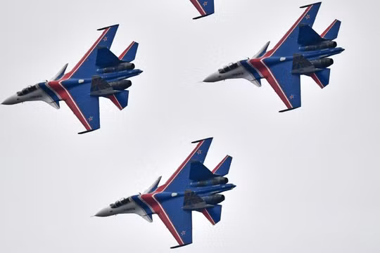 Máy bay Su-30SM trong đội bay biểu diễn Tráng sĩ Nga - ảnh Sputnik