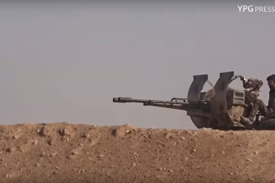 Lực lượng Dân chủ Syria SDF tiến công trên chiến trường Deir Ezzor.