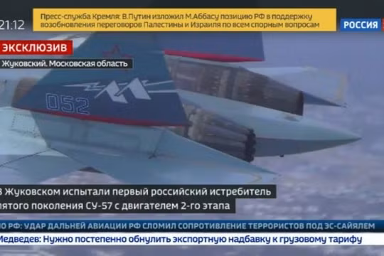 Nguyên mẫu máy bay chiến đấu Su-57 (T-50-2, số thân "052") bay với động cơ "sản phẩm 30" ảnh Vesti-24