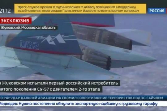 Nguyên mẫu máy bay chiến đấu Su-57 (T-50-2, số thân "052") bay với động cơ "sản phẩm 30" ảnh Vesti-24