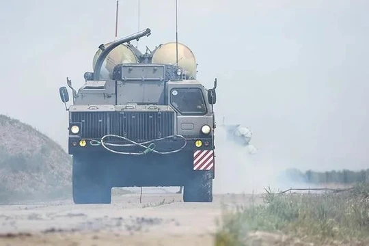 Tổ hợp tên lửa phòng không S-300V trên chiến trường Ukraine. Ảnh Lenta