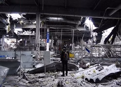 Ukraine lại rung chuyển vì bom đạn, Nga cầu cứu