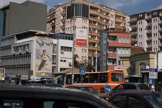 Thành phố Pristina có số dân lên tới hơn 200.000 người.