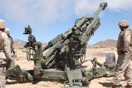 Lính Mỹ pháo kích yểm hộ lực lượng dân quân người Kurd ở Syria