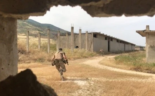 Quân nhân người Nga trên chiến trường Idlib, Hama. Ảnh ANNA News