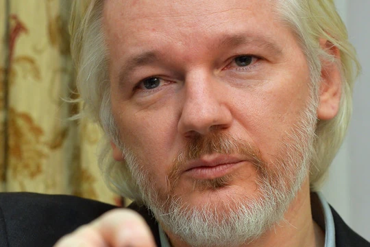 ổng biên tập kiêm nhà sáng lập trang WikiLeaks, ông Julian Assange - Ảnh: Reuters