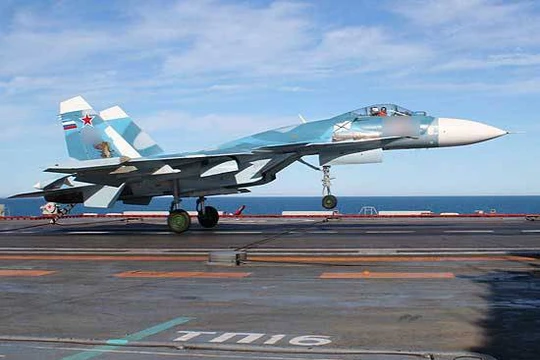 máy bay tiêm kích Hải quân Su-33 trên tàu sân bay Đô đốc Kuznetsov