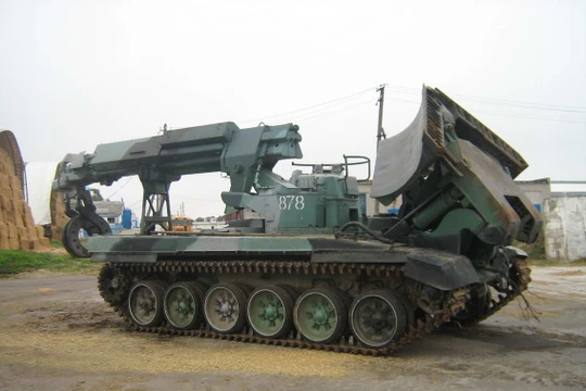 Xe kỹ thuật công binh, rà phá bom mìn và cứu kéo IMR-2M ở Syria