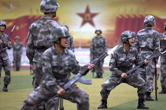 Binh sĩ Trung Quốc huấn luyện. Ảnh minh họa South China Morning Post.