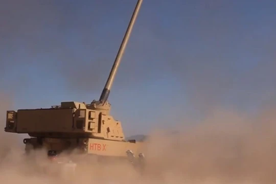 Pháo tự hành Mỹ Paladin bắn thử nghiệm trên thao trường YPG.