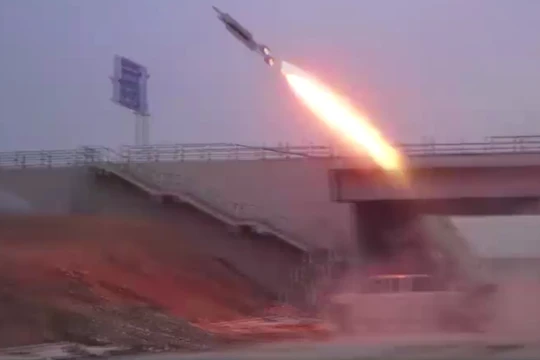 Pháo binh tên lửa quân đội Syria bắn phá chiến trường quận Harasta - Đông Ghouta - ảnh minh họa video