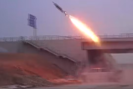 Pháo binh tên lửa quân đội Syria bắn phá chiến trường quận Harasta - Đông Ghouta - ảnh minh họa video