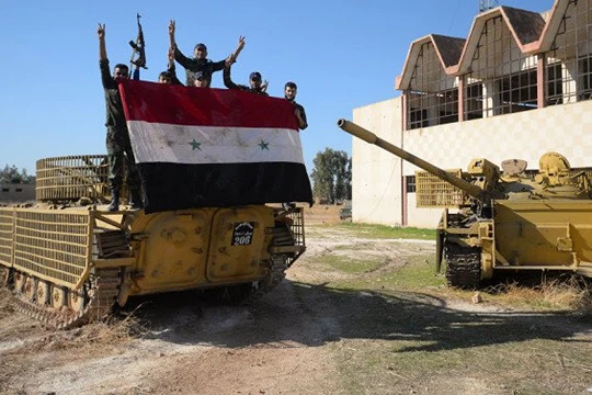 Binh sĩ quân đội Syria ăn mừng chiến thắng