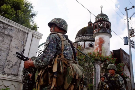 Binh sĩ quân đội Philippines trong thành phố Marawi - ảnh Al-Masdar News